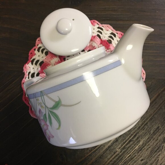 Japanese Porcelain Tea For One Lily Teapot with Cup - Picture 5 of 13